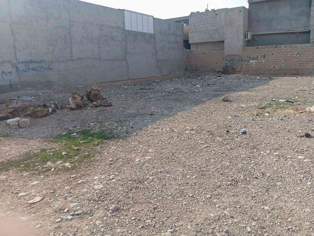 قطعة للبيع طابو ملك صرف
الموقع / حي السرور قرب الضغط العالي مقابل حسينية ام البنين 

المساحة / 240 متر 
السعر 70 مليون 
مقابيله شارع سايدين 

او الاتصال على الرقم ***********
