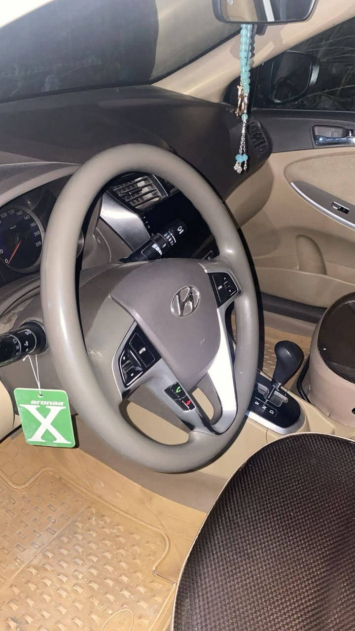 السلام عليكم اكسنت ١٣ خليجي بيهاباب بارد وصبغ تبريد شغال اشاير بلمري عارظها٩٨ وبيها مجال سياره مال بيت***********
