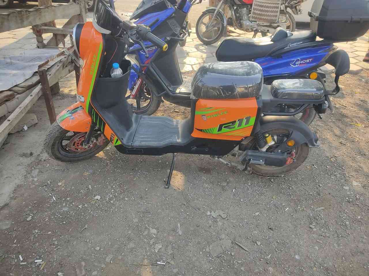 سلام عليكم
دراجه شحن R11 خمس بطاريات كبار حجم الدراجه اكبر من R9 
دراجه نضيفه بمعنى الكلمه بسعر مناسب للبيع ***********
