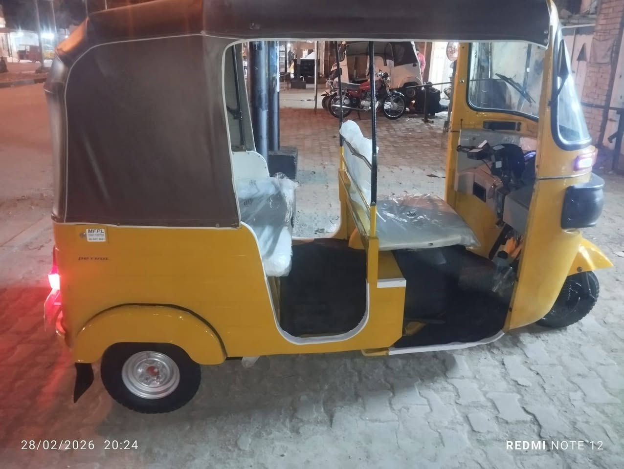 سلام عليكم تكتك للبيع موديل 19شهر 12مرقم كشره كفاله سعر 6 شراي اتصل ***********مكاني مجر مكلف بنشر
