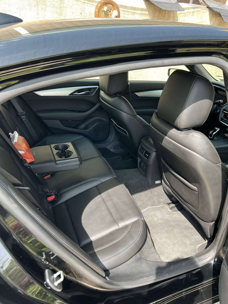 للبيع  Cadillac CT5 Sport 2023
الموديل: 2023
الرقم الهاتف/ ***********
 الممشى:25  ألف كم (قابل للزيادة)
 السعر : 190 
الموقع: بغداد الدورة
 الرقم: بغداد – السيارة باسمي
 المحرك والأداء
محرك 2.0 لتر تيربو – 4 سلندر
قوة 237 حصان
عزم 350 نيوتن متر
ناقل حركة أوتوماتيك 10 سرعات
دفع كلي AWD
نظام حقن مباشر مع تيربو
سعة خزان الوقود 70 لتر
 اللون
Black Raven
 مميزات نسخة Sport
شبك أمامي أسود رياضي
جنوط رياضية 19 إنش
تطعيمات سوداء خارجية
مقود رياضي
وضعية قيادة Sport Mode
 التكنولوجيا
شاشة معلومات وترفيه
Apple CarPlay & Android Auto
شاحن موبايل لاسلكي
بلوتوث + USB
نظام ملاحة
تشغيل السيارة بالبصمة
Wi-Fi داخل السيارة
 أنظمة الأمان
مكابح طوارئ أوتوماتيكية
تنبيه مغادرة المسار
مراقبة النقطة العمياء
كاميرا خلفية
حساسات أمامية وخلفية
مثبت سرعة ذكي
 الشاصي والتعليق
تعليق أمامي MacPherson مستقل
تعليق خلفي Multi-Link مستقل
مقود كهربائي
فرامل ديسك مهواة أمام وخلف
بعد هواي موصفات مذكراتها
