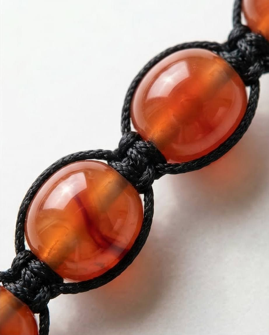 اساور حياكه عمل يدوي العقيق اليماني
✨ سوار العقيق الأحمر الطبيعي ✨
قطعة مميزة من الأحجار الكريمة الطبيعية ذات الجمال والطاقة العالية.
العقيق الأحمر من الأحجار المعروفة منذ القدم بقوتها الروحانية وجمالها الفريد.
🔴 فوائد العقيق الأحمر:
• يساعد على الحماية من الحسد والعين.
• يبعث طاقة إيجابية ويزيد النشاط والقوة.
• يُعتقد أنه يجلب البركة في الرزق والتوفيق.
• يمنح الشعور بالطمأنينة والتوازن.
• يعزز الثقة بالنفس وقوة الشخصية.
💎 سوار أنيق من العقيق الأحمر الطبيعي
مناسب للرجال والنساء – تصميم مميز وطاقة جميلة.


**إذا كنت صاحب هذا الإعلان وتريد حذفه لأي سبب، رجاءا أرسل رسالة إلى الدعم الفني**