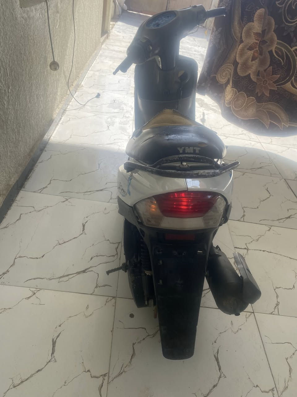 السلام عليكم دراجه ماكس قجمه للبيع محرك ناعم اخرس مشيها حلوه الدراجه بلاديه بوشه ٤٩ بلاد مبدل بيها ولفات وبستم كهربائية كلها شغاله سلف هندر اشاير بكلايت لايت كدام الدراجه بيها نقوصات قليله رادلها جوزه انه مخليلها مال إيراني العينه الكدام مكسوره الدراجه لانضوح ولا تنقيص ولا تبخير عنواني بصره ابو الخصيب السعر ٣٥٠ وبيها مجال هاذ رقمي ***********
