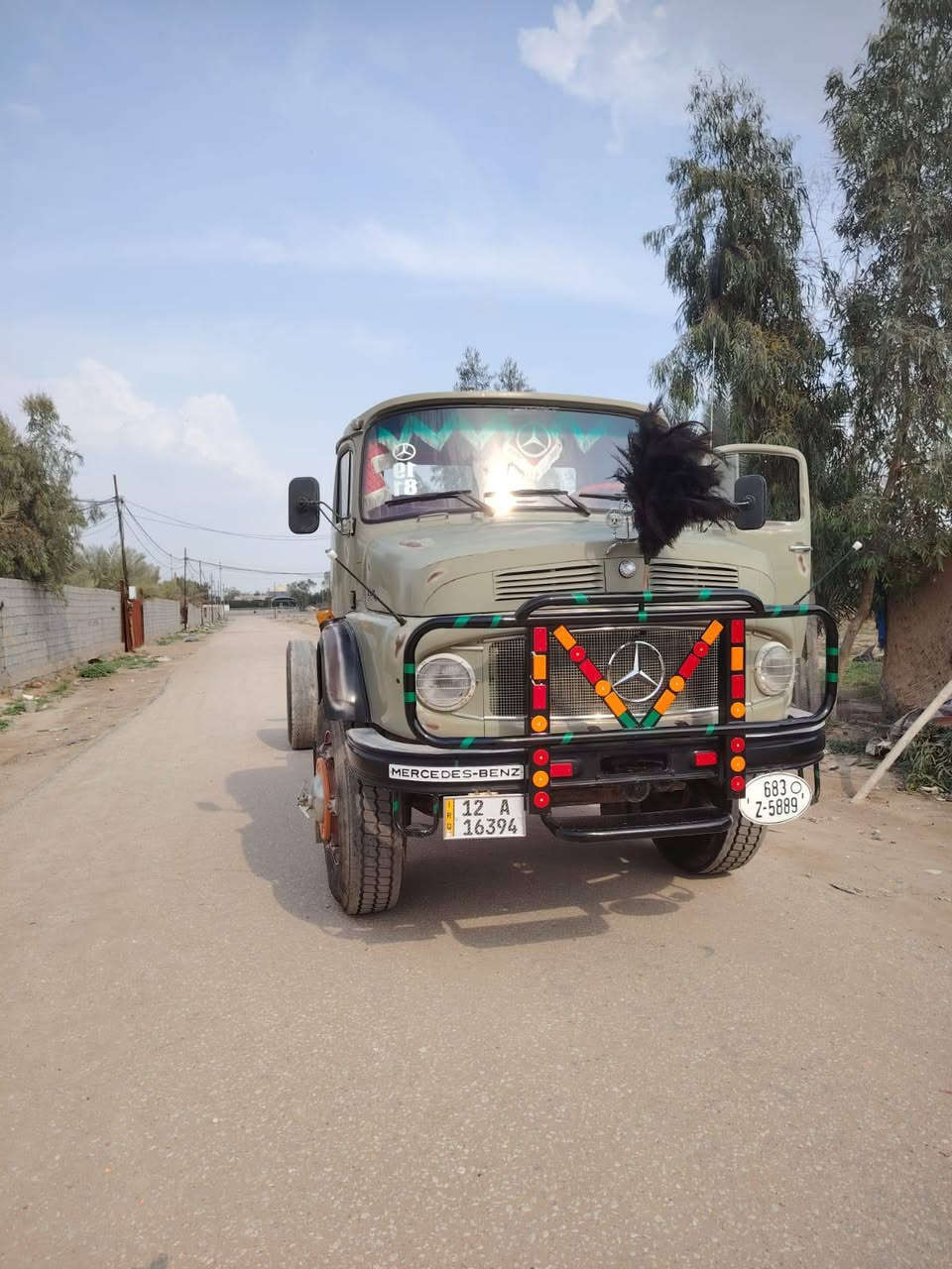 سلام عليكم للبيع قجمه 80 بلاديه مكفوله كفاله عامه سياره بلاديه ما مصبوغه شاصي خام مامطول سبرنگات وضع الشركه محرك جديد مامفتوح رقم نينوى بسمي تريد تانكي تريد بدي 
الاستفسار (***********/./***********)
