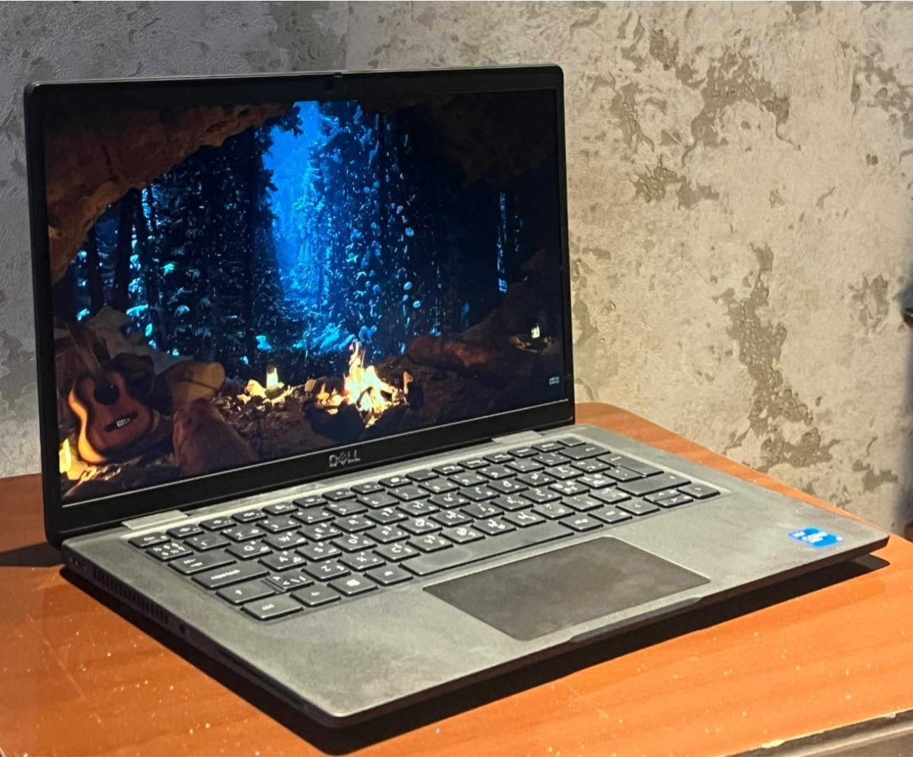 بسعر مميز جداً (350 ألف فقط!) | DELL Latitude 7320 💻
للبيع لابتوب DELL Latitude 7320 الغني عن التعريف، جهاز يجمع بين الخفة، القوة، والمتانة. مثالي جداً للطلاب، المبرمجين، أصحاب الأعمال، والتصفح السريع. الجهاز بحالة ممتازة وجاهز للاستخدام الفوري!
🔥 المواصفات الفنية:
 المعالج: Intel Core i5 (الجيل الحادي عشر) فئة G7 - أداء سريع وممتاز جداً مع معالج رسوميات قوي.
 الذاكرة (RAM): 16GB DDR4 (سرعة خيالية بالتنقل بين البرامج وسلاسة تامة).
 التخزين: 256GB SSD NVMe (إقلاع للنظام بلحظات وسرعة فائقة بنقل البيانات).
 الشاشة: 13.3 إنش بدقة Full HD وبتقنية IPS (ألوان رهيبة، مريحة للعين، وزوايا رؤية واضحة من كل الجهات).
 الكيبورد: كيبورد ضوئي (Backlit Keyboard) مريح جداً وبمظهر أنيق، يسهل عليك الكتابة بالظلمة.
 الخصوصية والأمان: كاميرا واضحة جداً للمكالمات والاجتماعات، مع غلق ميكانيكي (Privacy Shutter) للخصوصية والأمان التام.
✨ مميزات إضافية:
 تصميم نحيف وخفيف الوزن (سهل التنقل بيه للجامعة أو الشغل).
 بطارية ممتازة تدوم لساعات عمل طويلة.
 نظام التشغيل: Windows 11 الأصلي مستقر وجاهز.

💡 ملاحظة: الجهاز فحص كامل، نظيف جداً وخالي من أي

📞 للحجز أو الاستفسار:
 السعر المميز: 350 ألف دينار عراقي (شامل التوصيل) 🚚💰
 مكان التواجد: بغداد.
 رقم الهاتف: *********** 📱 (متواجدين واتساب أيضاً للرد السريع).

