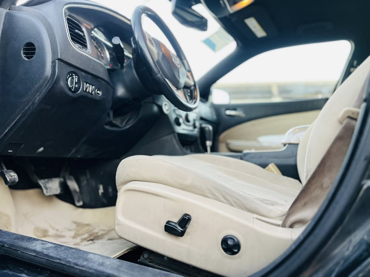 سلام عليكم للبيع جارجر مديل 2012 ادوات كصه جنطه محرك 3600 سته سلندر شاشه كبيره  جاهزه كير محرك حداديه وتبريد جاهزه #متومه ارقام وسنويه ‎#مكان البصره #السعر 48 وبيها مجال ***********
