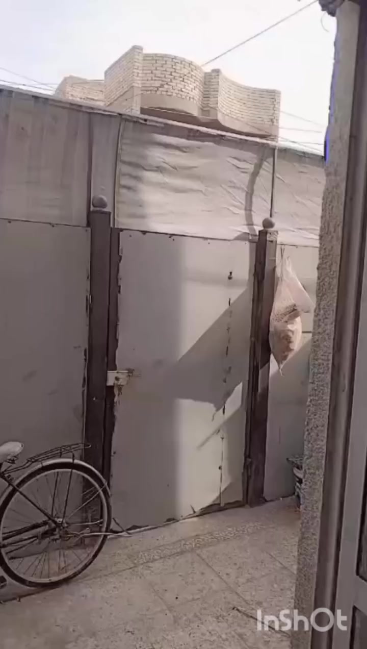 دار سكن للبيع مساحه 68 متر واقع حال 75 متر طابو ملك صرف واجه 7 ونص نزال 10 مربعه  شارع الكهرباء قرب شارع كريش اي استفسار تفضل ***********
