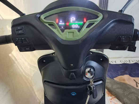 السلام عليكم دراجه للبيع مديل 2025 جديده زيرو ما ماشيه لحد يكلي شكد ماشيه صفر كيلو متر مكفوله من الشخط ملحقاتها وصل المعرض موجود
تفاصيل
شاشه اعطال وتنبيهات
بريك امامي خلفي دسك هايدروليك 
لايت عالي ناصي زنون 
لد امامي شمعه
بكلايت لد 
اشاير لد
نضام بك الرجوع الى الخلف
ملف 2000
بطاريات مصطره حجم الكبير عدد 6
شاحته اصليه تدعم الشحن السريع وليقاف الذاتي عند امتلاء البطاريه
سرعه الدراجه 90 تمشيك بل شحنه الوحده 70 كيلو حقيقي
تايرات حجم 12 الكبير جلاتين 
مساحت تخزين واسعه
طلاعات جانبيه لراكب الخلفي
لون مميز
سعر الدراجه 900 بيها مجال بصيط تكسر بل سعر احضرك
مكان الدراجه الكاضميه
الشراي يتفضل خاص او اتصل عله الرقم ***********
