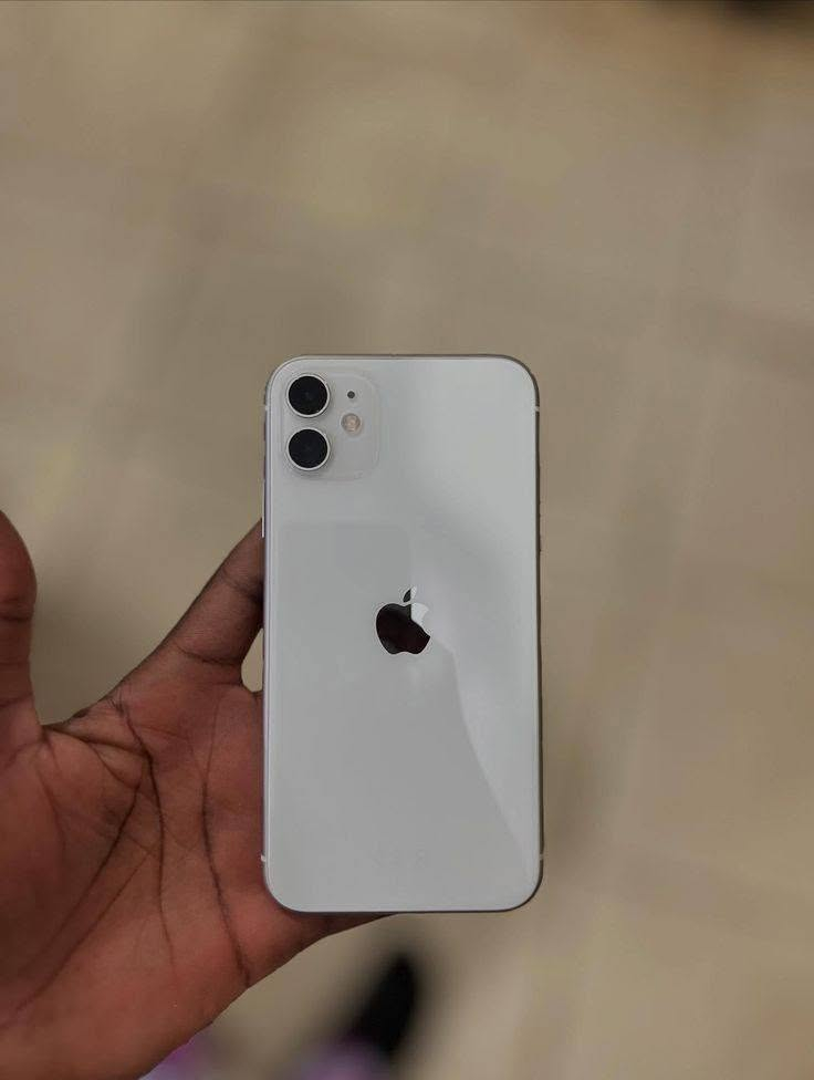 آيفون 11 عادي (أبيض ملكي) للبيع بسعر مميز جداً! 🍏
​التفاصيل:
​الموديل: iPhone 11
​اللون: أبيض (White)
​حالة الجهاز: نظيف جداً، بدون شروخ أو خدووش
كل شيء يعمل بكفاءة (Face ID, True Tone كلها شغالة).
​نسبة البطارية: 76% (بطارية الوكالة الأصلية، تمشي معك اليوم وتتحمل، وتوفر عليك قيمة تبديل لو تحب تبدلها مستقبلاً).
​المميزات: الجهاز غير مفتوح وغير مصلح نهائياً، استخدام راقي وجاهز للمعاينة
​💰 السعر: [خاص] (قابل للتفاوض البسيط للجادين)
📍 الموقع: [كربلاء-حي-العامل]
📞 للتواصل: عبر رسائل الصفحة أو واتساب على الرقم [***********]
