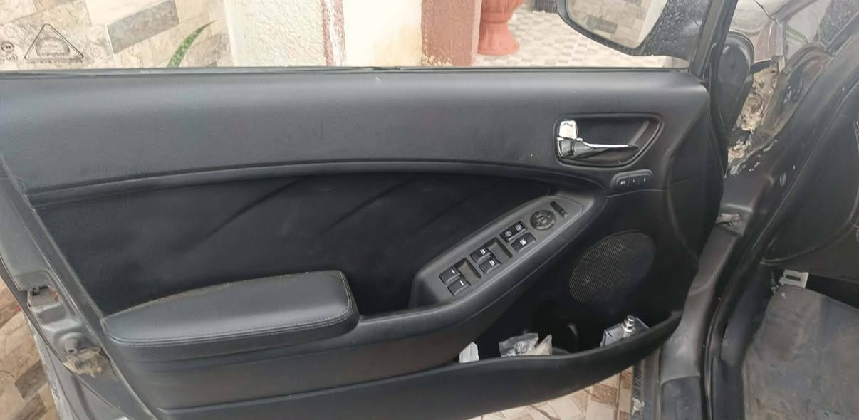 فورتي ٢٠١٤ exl
صبغ عام اثر حادث بيها تعديل بلتكمه الاماميه 
مكفوله من الكصه والكلبه والعيب الشرعي 
كير محرك خير من الله 
السياره فول مواصفات للاخير 
بصمه ابواب 
بصمه تشغيل
بصمه جنطه 
هيتر بلستيرن 
تحكم اربع جهات 
كشنات جلد 
تدفئه تبريد بلكشنات كلهن 
قطعتين تبريد 
تبريد اوتو بيانو 
شاشه وكامره 
كير ميكانيكي ٦ نمر
شفتات بلستيرن 
محرك ٢٠٠٠ جديد كلش ونشط 
سلايت ٣ طكات 
سياره كامله مكمله بس صبغها ينرادله اعاده ما اكفلك الصبغ لان تعبان 
السعر ٨٨ وبيها مجال 
مكان بغداد طي الكاظميه
***********
