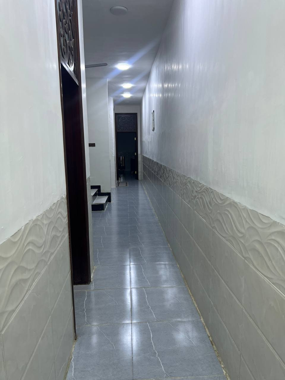 السلام عليكم
بيت للبيع مساحه ١٢٠ طابو زراعي سند ٢٥ قريب ع شارع ١٠٠ 
خدمات كامله شوارع ١٠ يحتوي علا غرفتين اي ستفسار خاص او اتصال ***********
