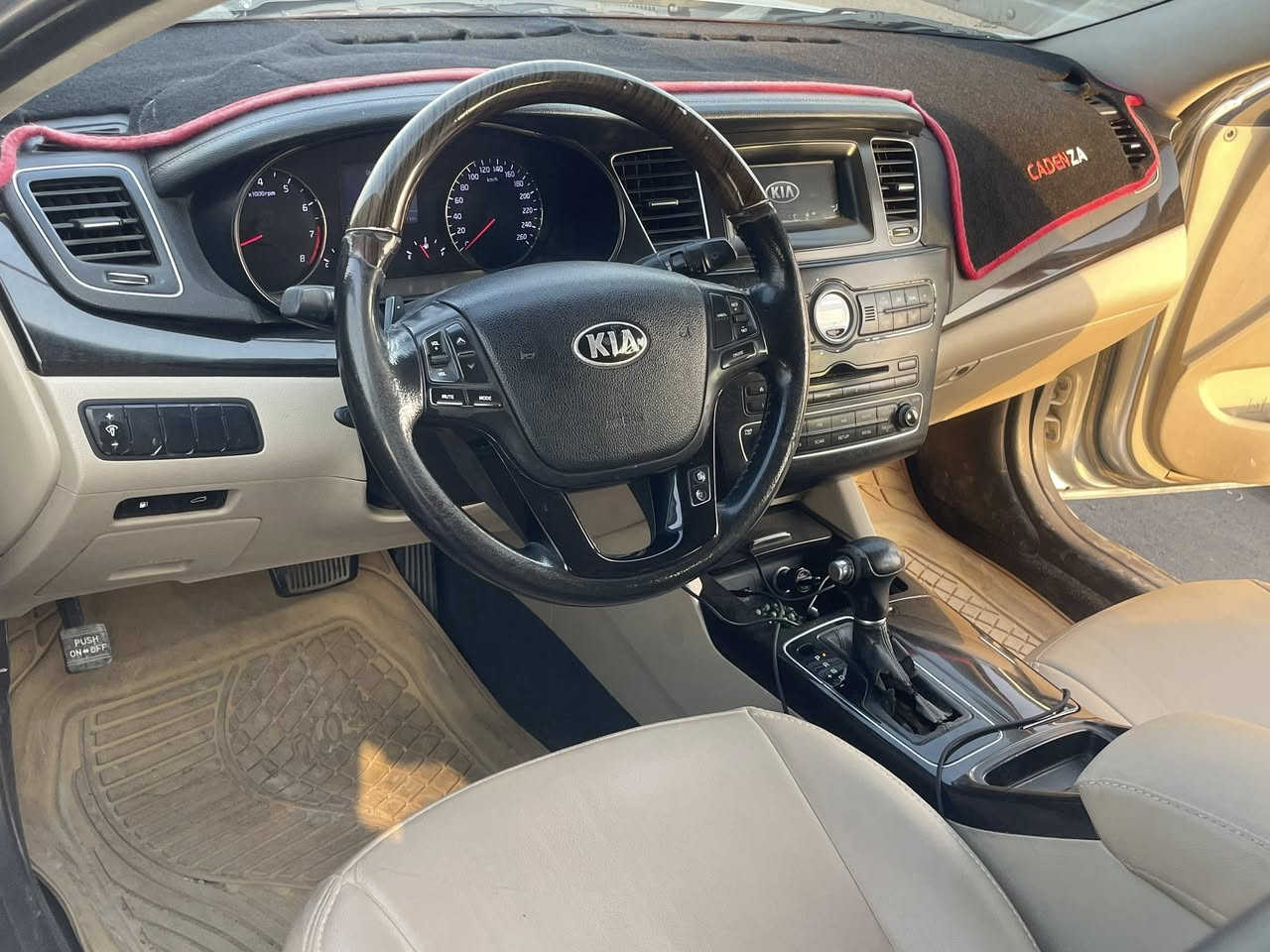 كيا كادينزا 2014 خليجي – فرصة مميزة

باسمي تحويل ثاني يوم مباشرة.
محرك V6 سعة 3500 نفس محرك السورنتو المعروف بالقوة والاعتمادية.

السيارة مصفّية بالكامل على أيدي:
المحرك – الكير – الكهرباء – الصدر – التبريد
يعني تركب وتمشي بيها سفر فوراً (تركيا، مكة أو أي مكان و انت مطمئن).

أداء قوي جداً
انطلاقة صاروخ 🚀
محرك سرعة وبطناش.

المواصفات:
 • كاميرا خلفية
 • تحكمات بالستيرن
 • شفتات تبديل بالستيرن
 • كير عادي وTiptronic
 • إنارة ترحيب بالمرايا
 • ترحيب صوتي داخلي
 • مواصفات الكادينزا المعروفة بالفخامة والراحة

السيارة نظيفة جداً ومال جناي
وتجي تشوفها أجمل من الصور إن شاء الله.

السعر: 127 ورقة
وبيها مجال بسيط للجادين.

بسعر إلنترا لكن تركب سيارة فخمة بمحرك V6

عنواني بغداد الدورة
***********
