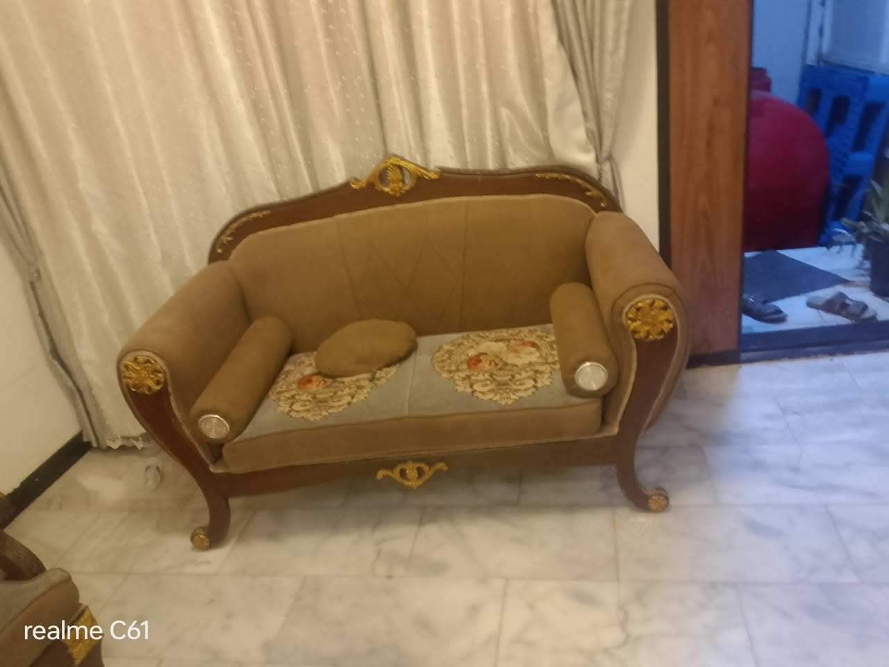 السلام عليكم من الادمن قنفات نظيفه للبيع السعر 350الف مبايل ***********
