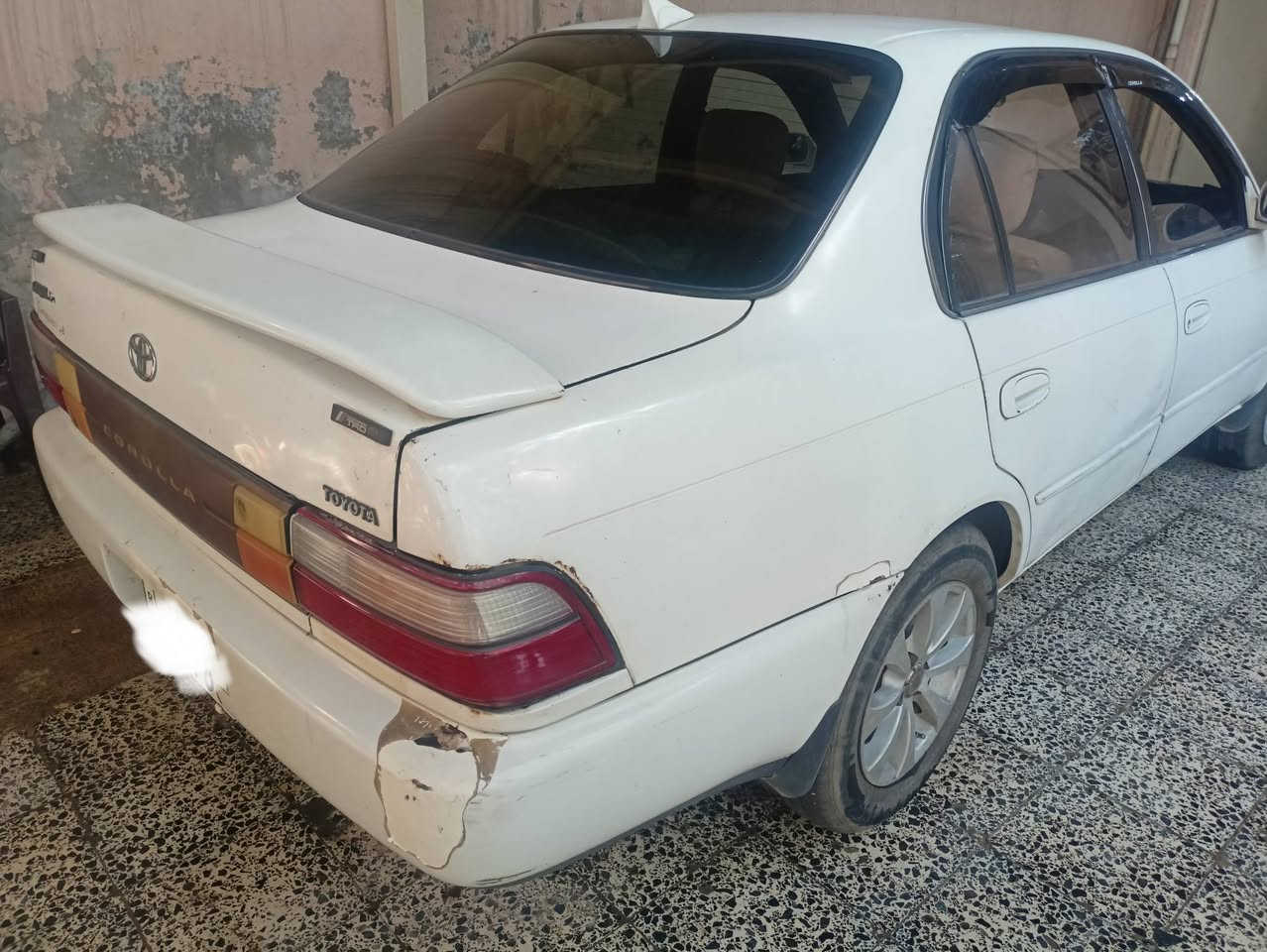 كورلا 94
بأسمي شرط التحويل 
سنويه جديدة 
قطرة صبغ ما بيها فقط بعض الملاحضات 
مبدل جاملغ امامي جهة السايق مال گصه بدون صبغ 
تبريد شغال بس يعوزو غاز ( يشتغل بس ما بارد حيل الغاز قليل)
گير توماتيك 
سعر 55 وبيها مجال نقد فقط 
هاتف ***********
عنوان موصل
