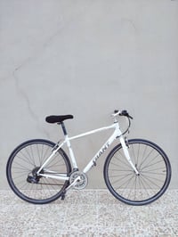 دراجه ماركة #GIANT_ESCAPE  جيانت اسكيپ العالميه ماركه   غنيه عن التعري...