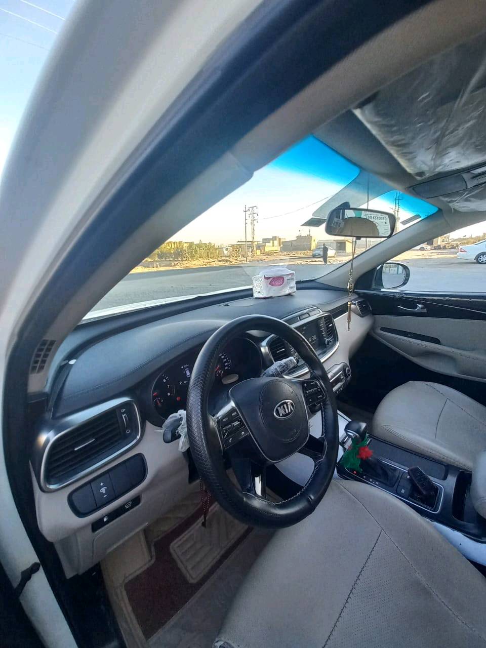 سلام عليكم
سورنتو 2020 خليجي بأسمي كامل موصفات عدا الفتحة كفالة عامة عدى بارد مبين بالصور سيارة مال بيت بعدها جديدة واحلى من الصور ماشية94000  مكينة وكير بالباكيت حدادية جديدة باب خلفي كهربائي كشنات كهربائية بصمة تشغيل بصمة ابواب حساسات امامية خلفية  رقم انكليزي الجديد تحويل ثاني يوم 
العنوان: بصرة أبي الخصيب