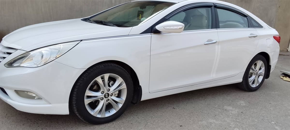 سلام عليكم للبيع سوناتا ١٣ محرك ٢٤٠٠ ع وضع شركه بيهه قطعه صبغ بدون دواخل شخط بس سياره الف ماتصرف عليهه مكاني صلاح الدين بلد ***********السعر تصل ودلل
