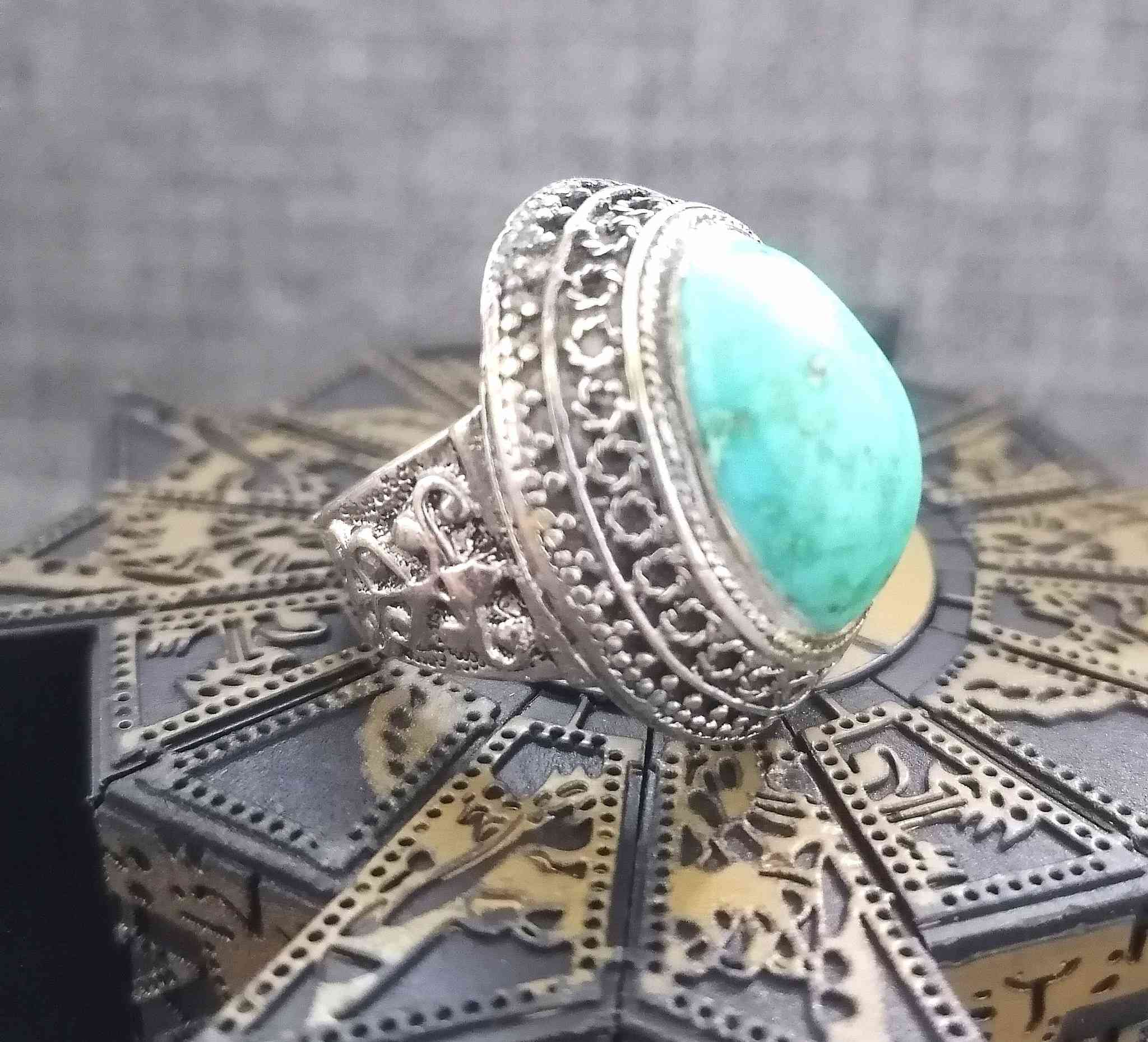 خاتم رجالي قديم جدآ متوج بحجر فيروز اصلي
مع علبة من خشب الزان للعلم الخاتم مو فضة
يتوفر توصيل الى كافة المحافضات
وتساب ***********
