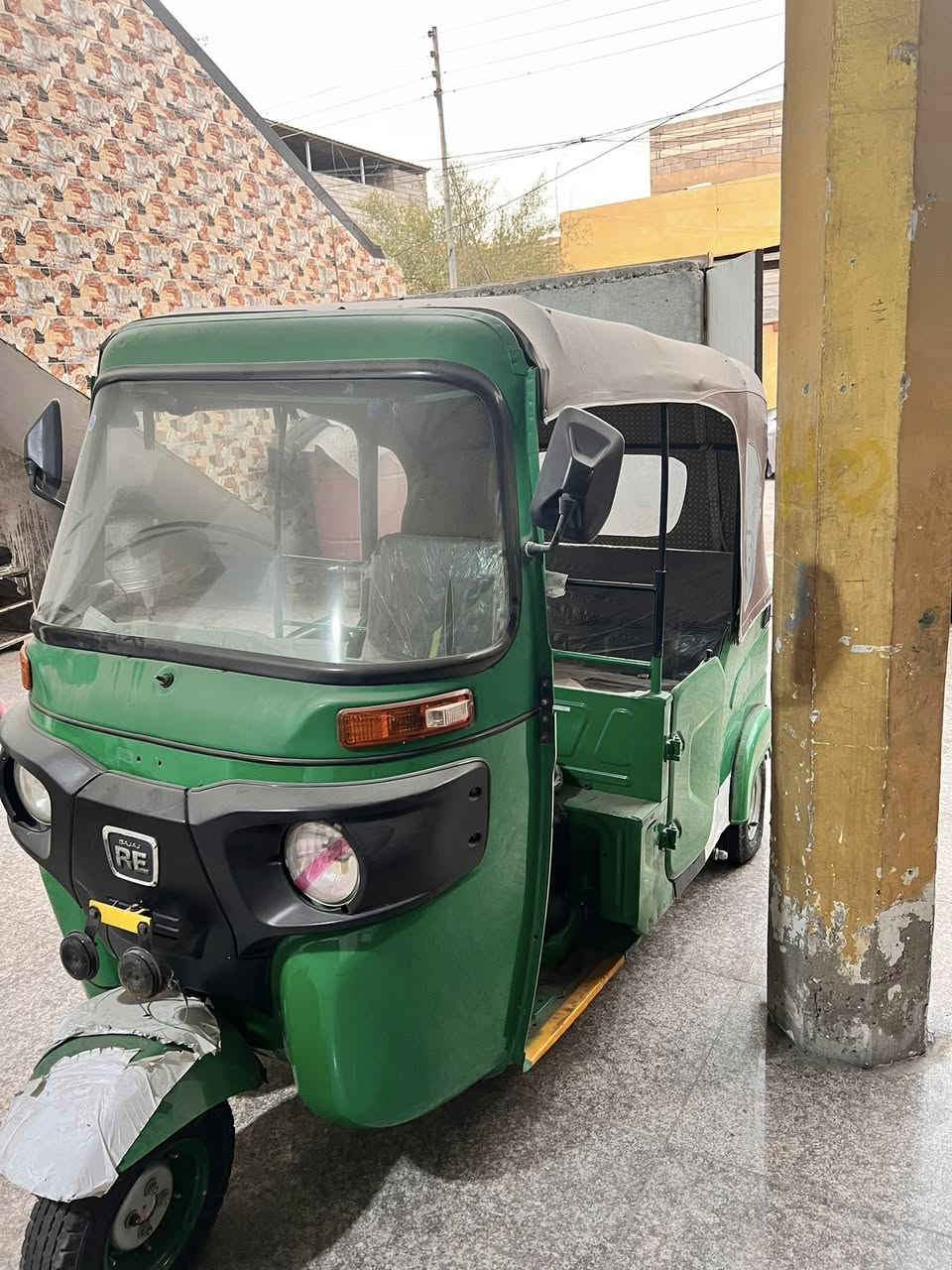 سلام عليكم تكتك البيع 2022شهر4رقم نكليزي بعدني ما مستلم الوحات مفتوح محرك مفتوح كهربيات كله شغاله السعر  7ونص وبيه مجال بيه ضربه ورجعه عل براد***********تصال عل رقم شريحه فقط لا يوجد وتساب
