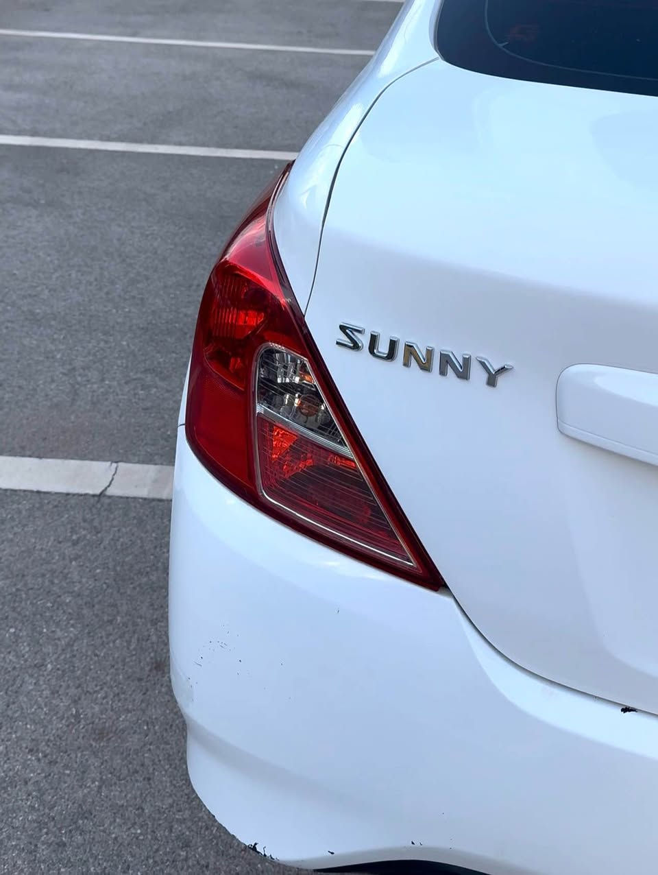 نيسان صنى 
مودئل ٢٠١٤
كئر وتوماتيك 
تخم تايرات جديد 
حداديه جديد 
كئر و محرك وضع شريكه 
سياره فقط تحويل 
0750 707 88 68
٣ مليون غرامات ينزل من سعر
سعر 88 ومجال 
واتس اب
*********** دهوك, العراق
