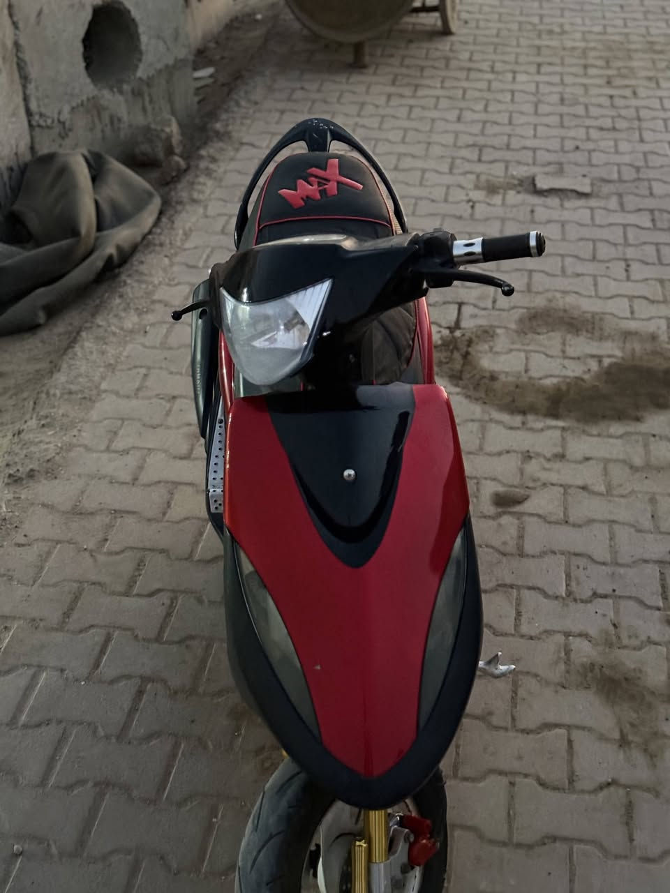 السلام عليكم ماكس عدلة للبيع دراجة بيها تزويد شيال ودبلات وصره دهن صره سي او يل استاند صفح  الدراجة شغاله هندر والسلف محتاج راجز الدراجة ابيعها كوم حديد سعرها 400 وبيها مجال  موجود خاص او واتساب رقمي ***********
