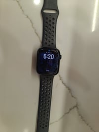 ساعة ابل 7 نايك  الحجم 45 نسبة البطارية 86% مع جميع ملحقاتها  سير اصلي...