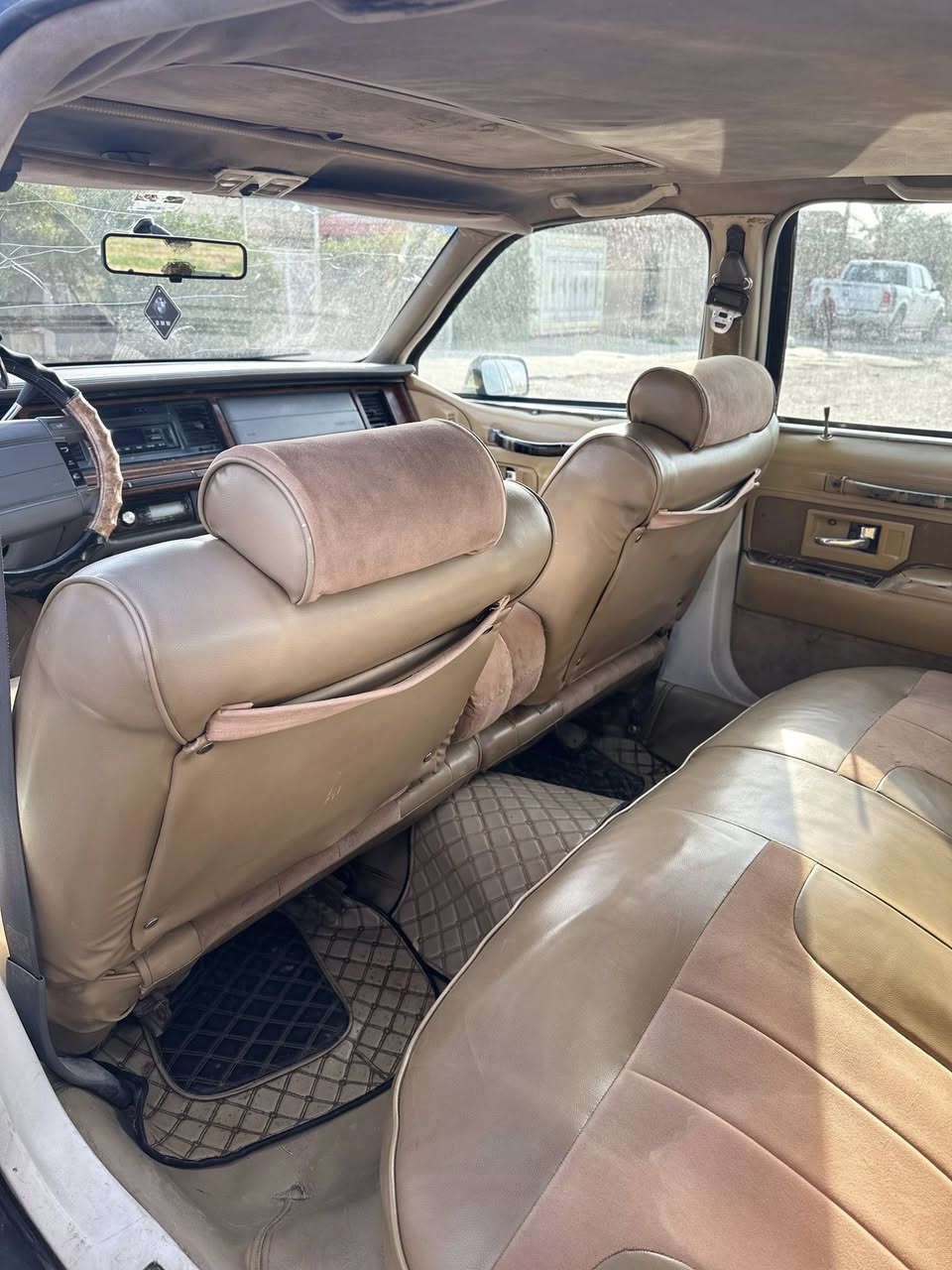 سلام عليكم سيارة لينكولين موديل 1994  سيارة خير من الله گير تعليگ فول مواصفات محرك 8 سلندر گير ومكينة بالشرط لاصرف ولابخار دواخل نضيفة رقم كركوك وسنوية كارتوني اخضر شرط التحويل السعر 55 وبي مجال يرهم مراوس حسب القناعة *********** 🤍
