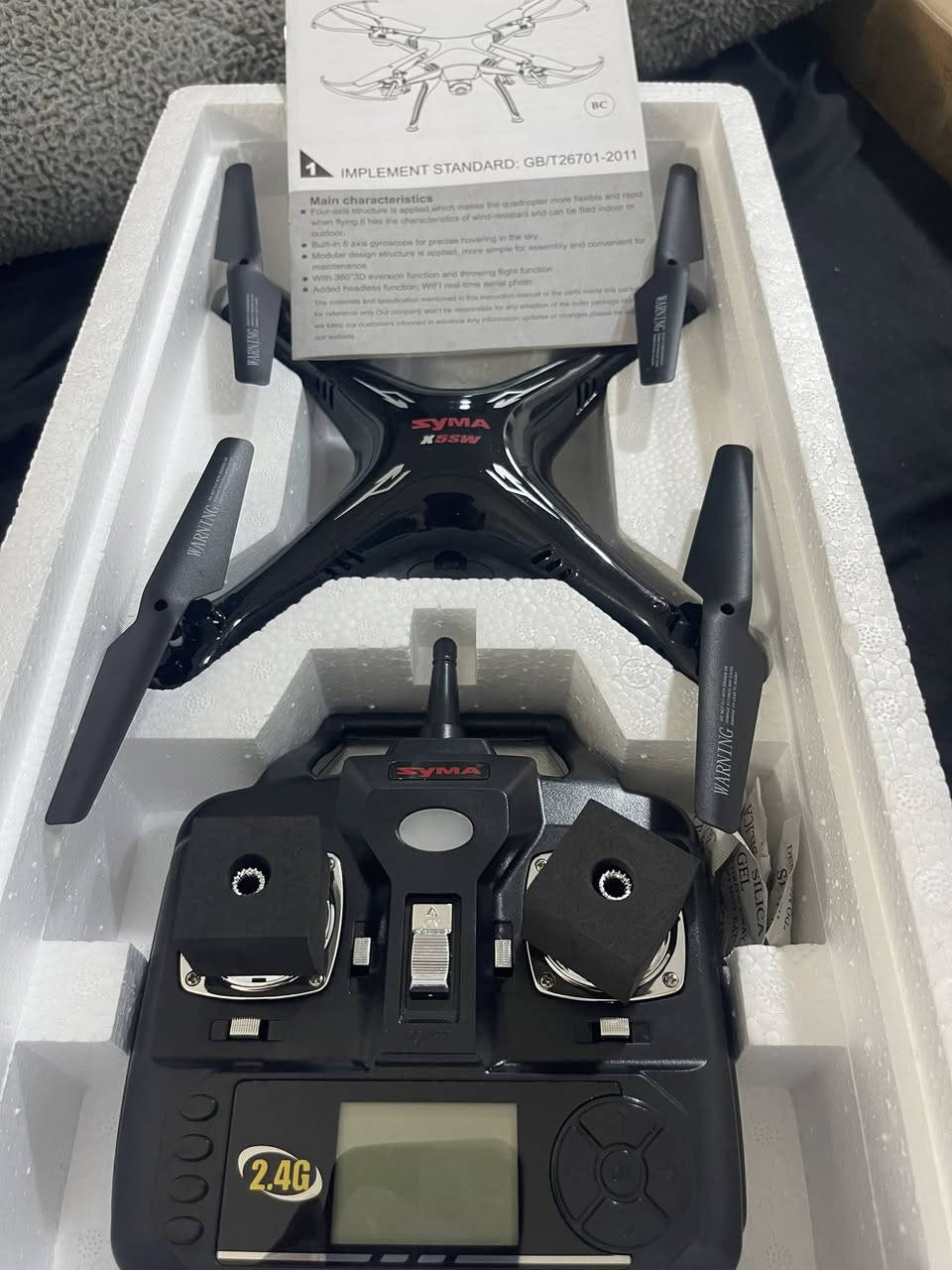 درون Syma X5SW، وهي طائرة رباعية المراوح تأتي مع جهاز تحكم عن بعد، وإليك أبرز مواصفاتها:
الكاميرا: مزودة بكاميرا WiFi مدمجة لنقل الفيديو والصور في الوقت الفعلي (FPV) إلى هاتفك الذكي.
نظام التحكم: تعمل بتردد 2.4 جيجاهرتز لتوفير مدى تحكم أوسع وتقليل التداخل.
الطيران: تعتمد على جيروسكوب سداسي المحاور لضمان استقرار وسهولة التحكم أثناء الطيران، وتدعم الطيران الداخلي والخارجي.
المميزات: تحتوي على ميزة الطيران بدون رأس (Headless Mode) وخصائص للقيام بحركات بهلوانية مثل الدوران بزاوية 360 درجة


**إذا كنت صاحب هذا الإعلان وتريد حذفه لأي سبب، رجاءا أرسل رسالة إلى الدعم الفني**