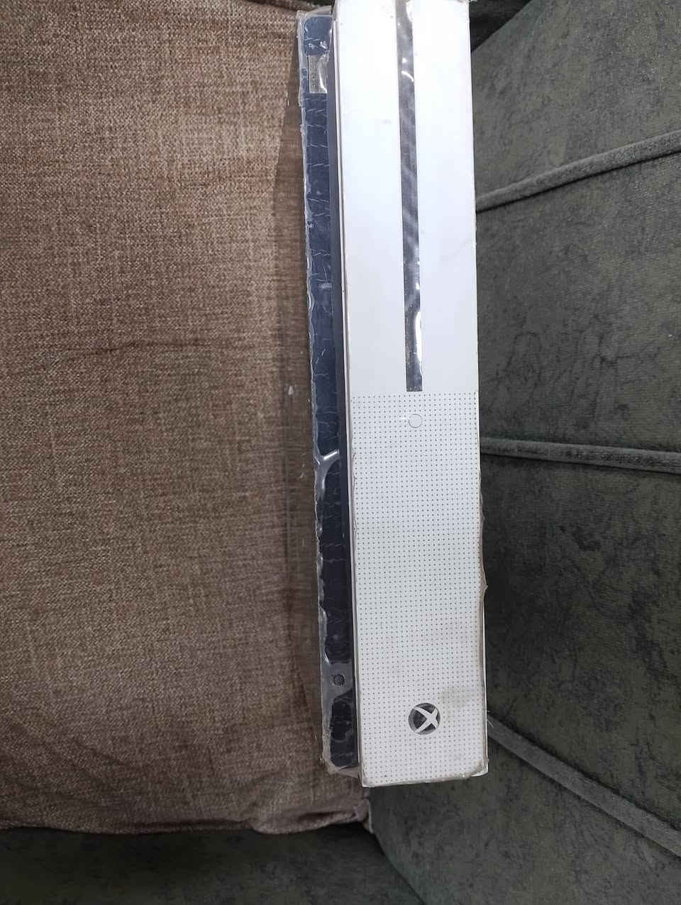 اكسبوكس وان اس نضيف ما مفتوح و ما مصلح ويه كل ملحقاته و اليده الاصليه مالته مساحته 250GB

السعر 250 بي مجال بسيط


**إذا كنت صاحب هذا الإعلان وتريد حذفه لأي سبب، رجاءا أرسل رسالة إلى الدعم الفني**