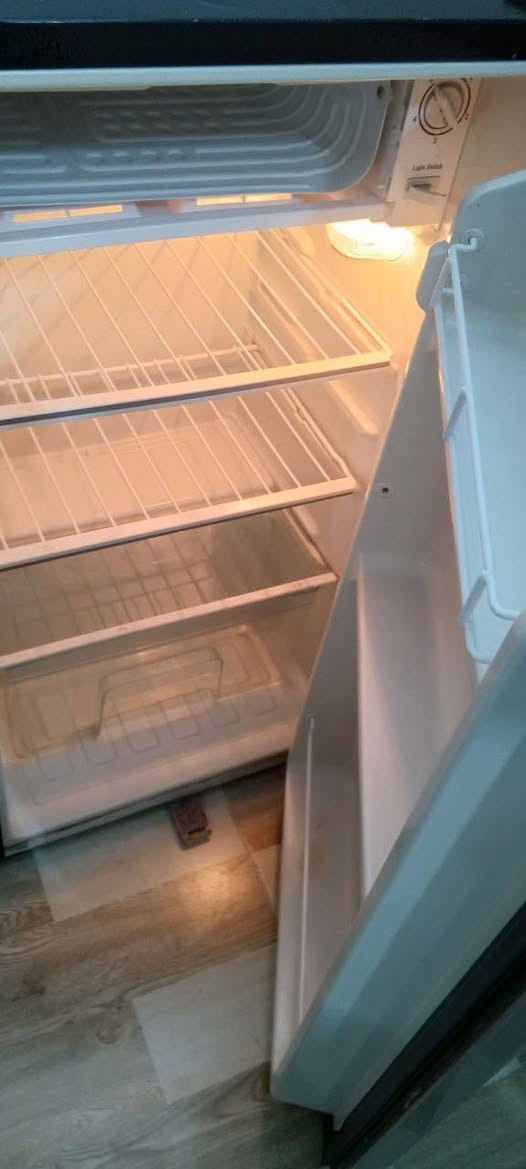 ثلاجه صغيره نضيفه كلش مادخله تصيلح السعر 60وبيها مجال العنوان جصان الشراي يدخل خاص


**إذا كنت صاحب هذا الإعلان وتريد حذفه لأي سبب، رجاءا أرسل رسالة إلى الدعم الفني**