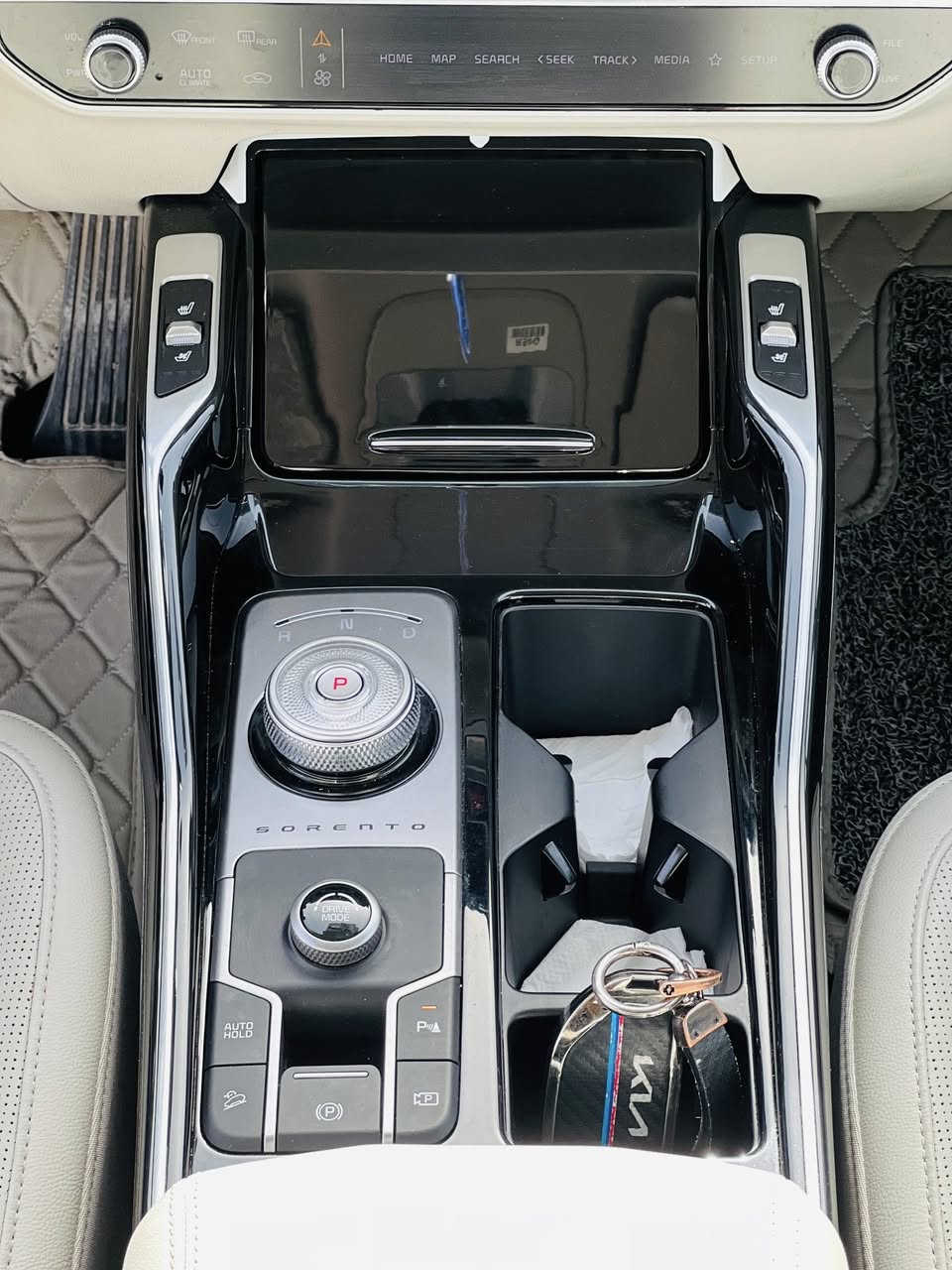 السلام عليكم
سورنتو خليجي 
2024
كفاله عامه 
ماشيه 26 الف 
فول مواصفات عدا الفتحه 
كشنات جلد + تبريد وتدفئه
كامرات 360 جانبي وخلفي وامامي
حساسات 
رقم اربيل تحويل مباشر 
السياره نضيفه جدا وحلوه على وضع الشركه 
مكان السياره الانبار الرمادي 
للتواصل على الرقم ***********
