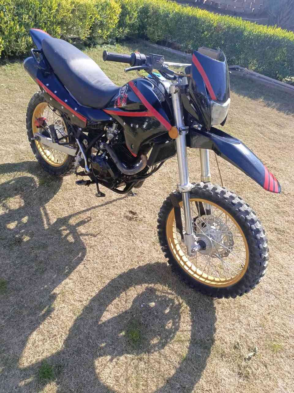 قفاز مكينه 200موديل 21 سعر 700وبي مجال مكان ناحية السد العظيم ***********
