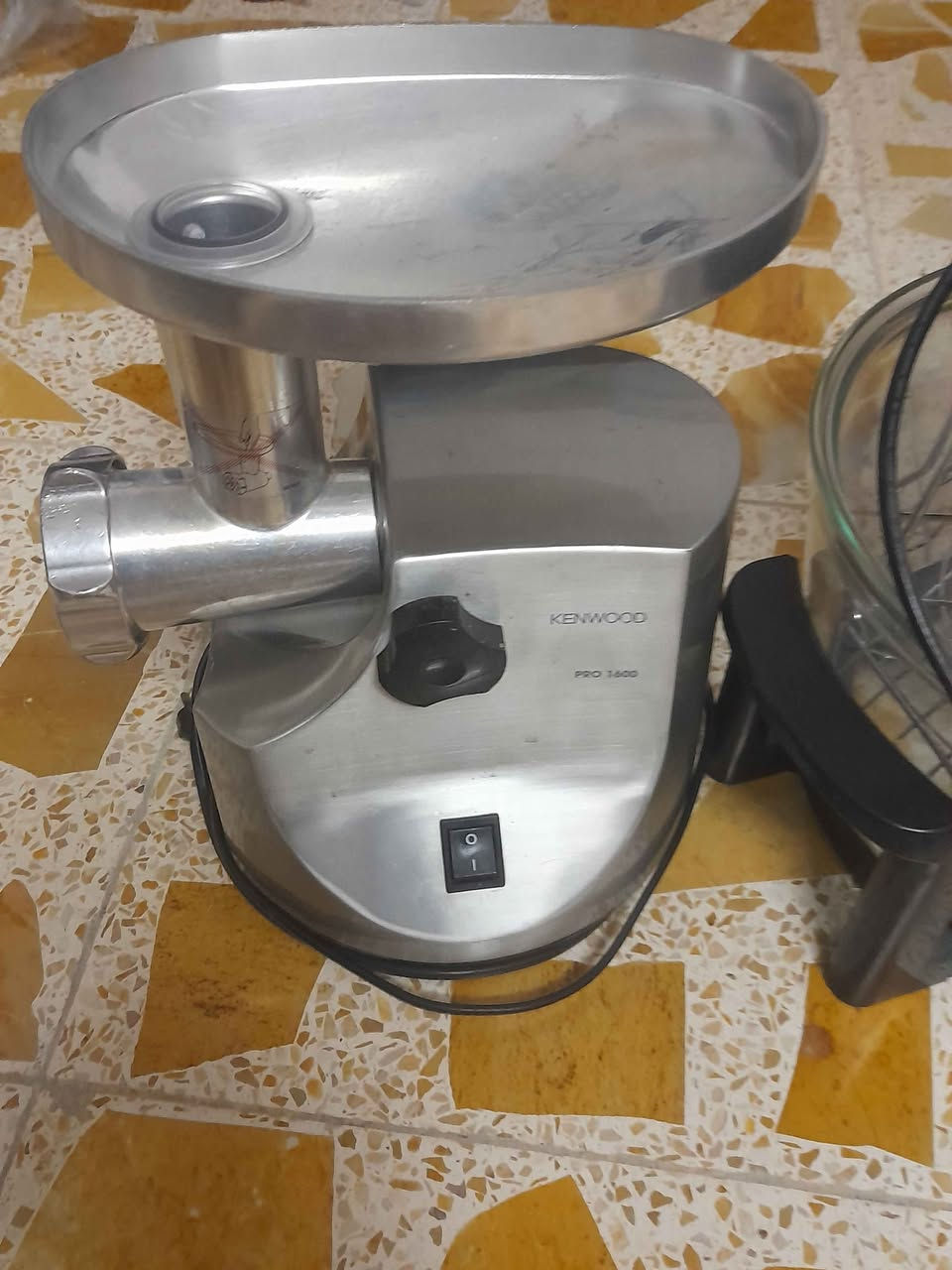 السلام عليكم بايركس اصلي +مثرامة عوزهة دشلي شغالة +قلاية هوائية حجم كبير +خلاط مستعمل +هيتر اخوان كولهن يشتغلن السعر قفل ١٠٠الف هذا رقمي ***********عنواني بغداد بغداد, العراق
