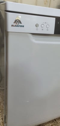 غسالة مواعين • نظيفة • مستعملة شهر
