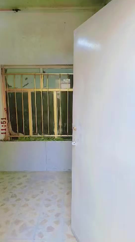 بيت للايجار ١٠٠متر الاسكان الصناعي نزلت الجامع غرفه وصاله وديوانيه ومطبخ وطارمه زغيره ومنور وسطح يجار ٢٥٠ قفل تصال *********** اقرةتفاصل عدل ال تخابرني
