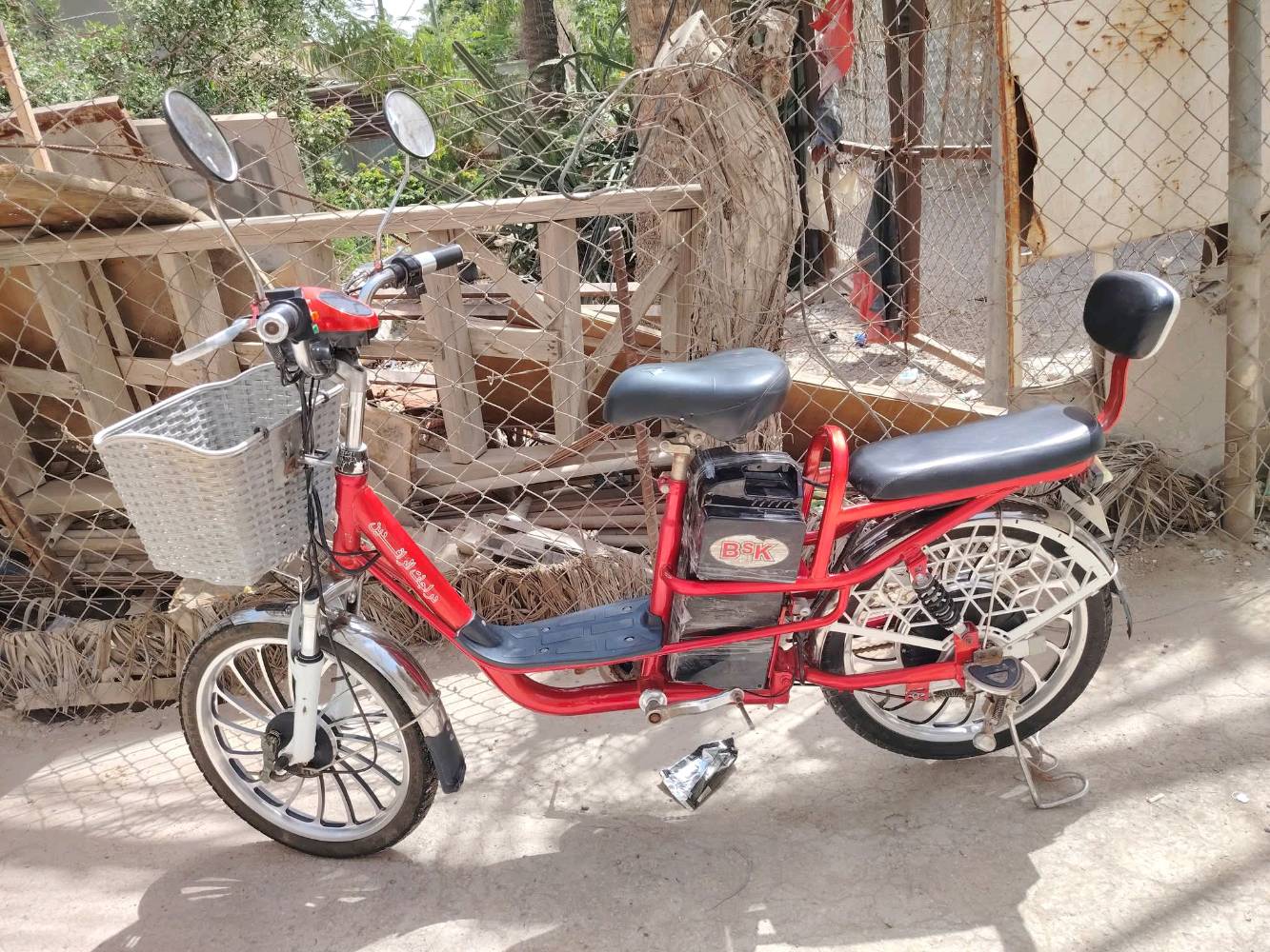 السلام عليكم دراجه حجم 20 شحن بطاريات قبل اسبوع بدلتهن جدد الدراجه سرعه 50 مناقصه اي شي لايت اشاير بريك امامي خلفي كله شغال السعر 200 بي مجال مكان بغداد الشعب موجود خاص 
*********** بي واتساب .......