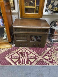 راديو الماني انتيك بدون اف ام الارتفاع ٤٣ الطول ٥٤ العمق ٣١ ٠٧٧٠٢٨١٤٣٢...