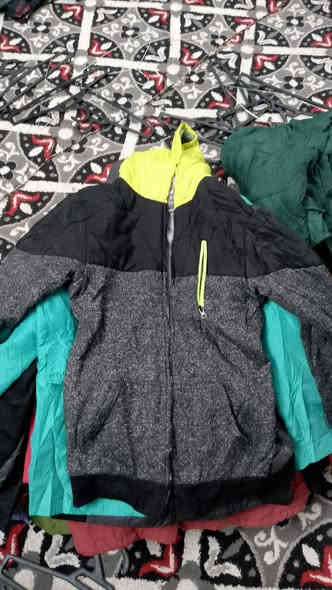 سويترات  وقماصل باله دجه اوله العنوان حي العسكري قرب مكتب علم دار ***********
