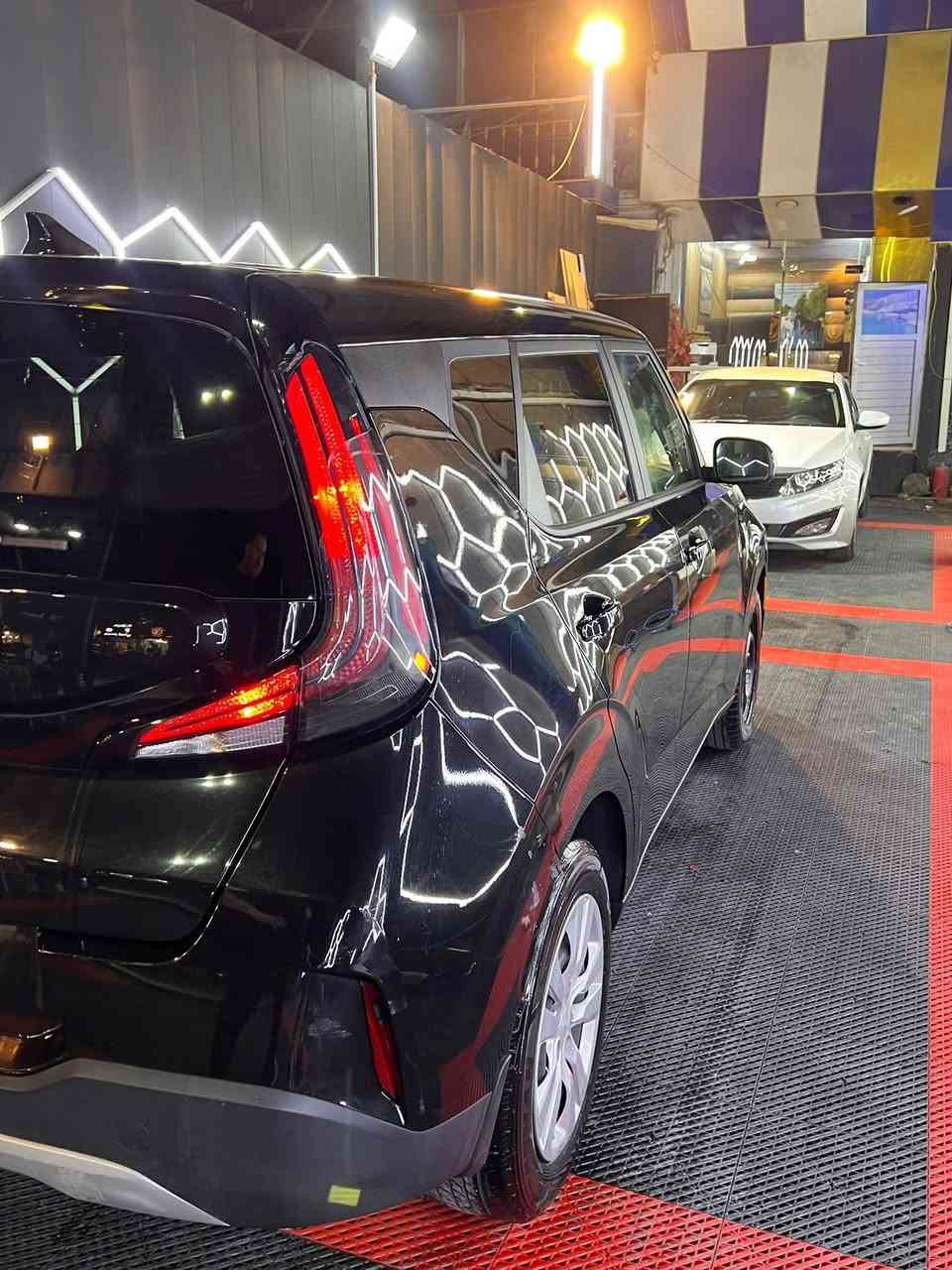 صول ٢٠٢٣ مرقمة اربيل دخول جديد للعراق .. تحديد مسار اطفاء. وتشغيل ذاتي عند التوقف. كروز سرعة .مكابح ذاتية عند عدم الانتباه. نظامين قيادة اعتيادي ورياضي السيارة كلش نضيفة  ضربتة موضحة اشوية بالبنيد لا لغود لا شواصي ماشية 86 الف كيلو 
العنوان بغداد المنصور البيجية ***********
السعر147 بيها مجال حك الجية
