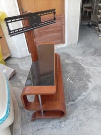 للبيع ميز شاشه بلازما نظيف السعر 40 الف تلفون 07881701646