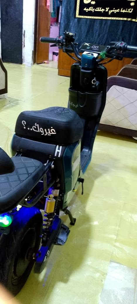 سلام عليكم  دراجة شحن R9للبيع السعر 325وبيه مجال خمسه باتري حجم 16 الويل لون ابيض الكفرات شويه مزلغه
كلشي شغال بيه العنوان بصره البو الخصيب الرقم ***********واتساب
