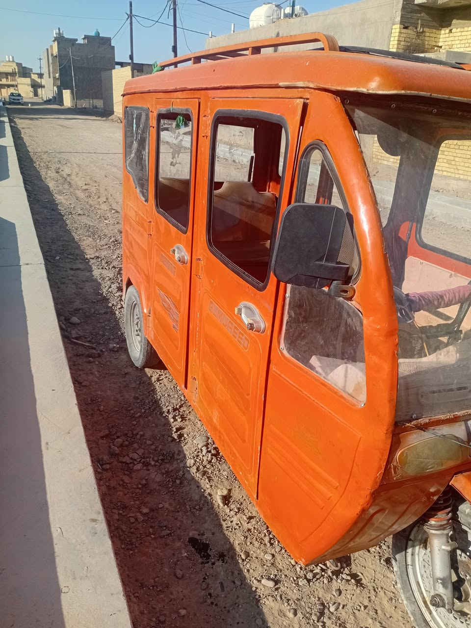 سلام عليكم تكتك للبيع غراضهه مال ستوته شغاله كهرباء كله شغال اوراق اصولي السعر ٩٠٠ عنوان بغداد حي البتول رقمي ***********
