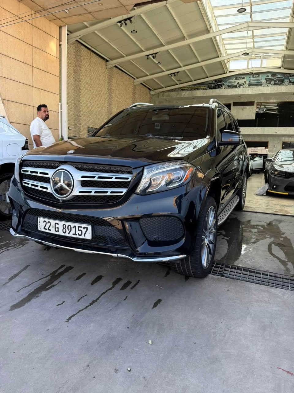 مارسدس GLS موديل 2017 وارد اوربي 

ماشية 105الف كيلو متر حقيقي 

السيارة اعلى فئة بالمواصفات.

المواصفات :  جكات / بانوراما / بصمة / شاشة كبيرة متصلة / كامرة 360 / صندوق كهربائي / 7 راكب / جميع المقاعد كهرباء / المقاعد الامامية خزن ميموري / مقاعد جلد / التحكم على المنحدرات / تدفئة المقاعد /تبريد المقاعد /مرايا جانبية كهربائية / نوافذ كهربائية / شاشة / مراقبة النقطة العمياء / التعرف على إشارات المرور / نظام المفتاح الذكي / التحكم التلقائي في درجة الحرارة / نظام بدء التشغيل / نظام فرملة الطوارئ / 8 وسادة هوائية / المصابيح الأمامية ليد / داتا شو /لوحة قيادة رقمية / إنارة محيطية / أبل كاربلاي / 4MATIC / رادار / شاحن لاسلكي / أوتو بارك / ستائر خلفية / نظام تعليق هوائي / إضاءة ترحيب / نظام إلغاء الضوضاء / ستائر خلفيه كهربائية / إغلاق الأبواب الناعم / منقي هواء / التحكم الإلكتروني في الثبات / مثبت السرعة التكيفي.

السيارة كلش جديد و دينار متصرف عليها على  وضع الشركة 

السيارة بيها جاملغ خلفي و باب خلفي جهه السايق صبغ اثر شخوط بدون ضربة او ايرباك وشرط الفحص ....

السيارة مرقم رقم اربيل الدولي بأسمي شخصيآ وبيها كتاب تضليل 

العنوان : بغداد رئاسه العبيدي 

السعر  360 ورقه وبيها مجال بسيط 

للاستفسار ***********
