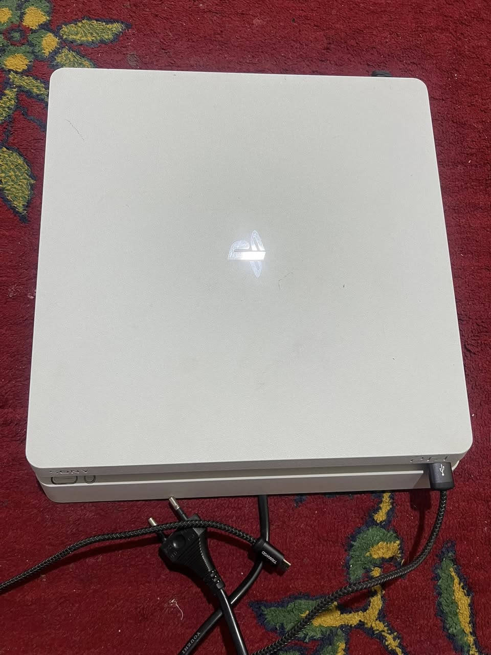 بلي فور
السلام عليكم عندي بلي فور للبيع مع شاحنه ويده تحكم و3 اقراص 2 كره 1 درايفر 
اي استفسار ع هذا رقم ***********
