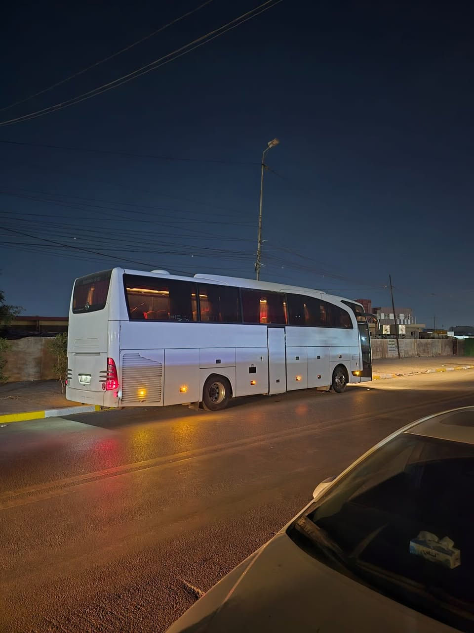 سلام عليكم بسبب الوعود الكاذبه باص ترفكو 2009 اصل للبيع مكينه ٦ كير عادي تبريد زعانف صيني ٥٣ نفر فاتح أربع وياله السياره جاهزه على آخر حبايه مكان السياره بغداد 
لل استفسار :***********
