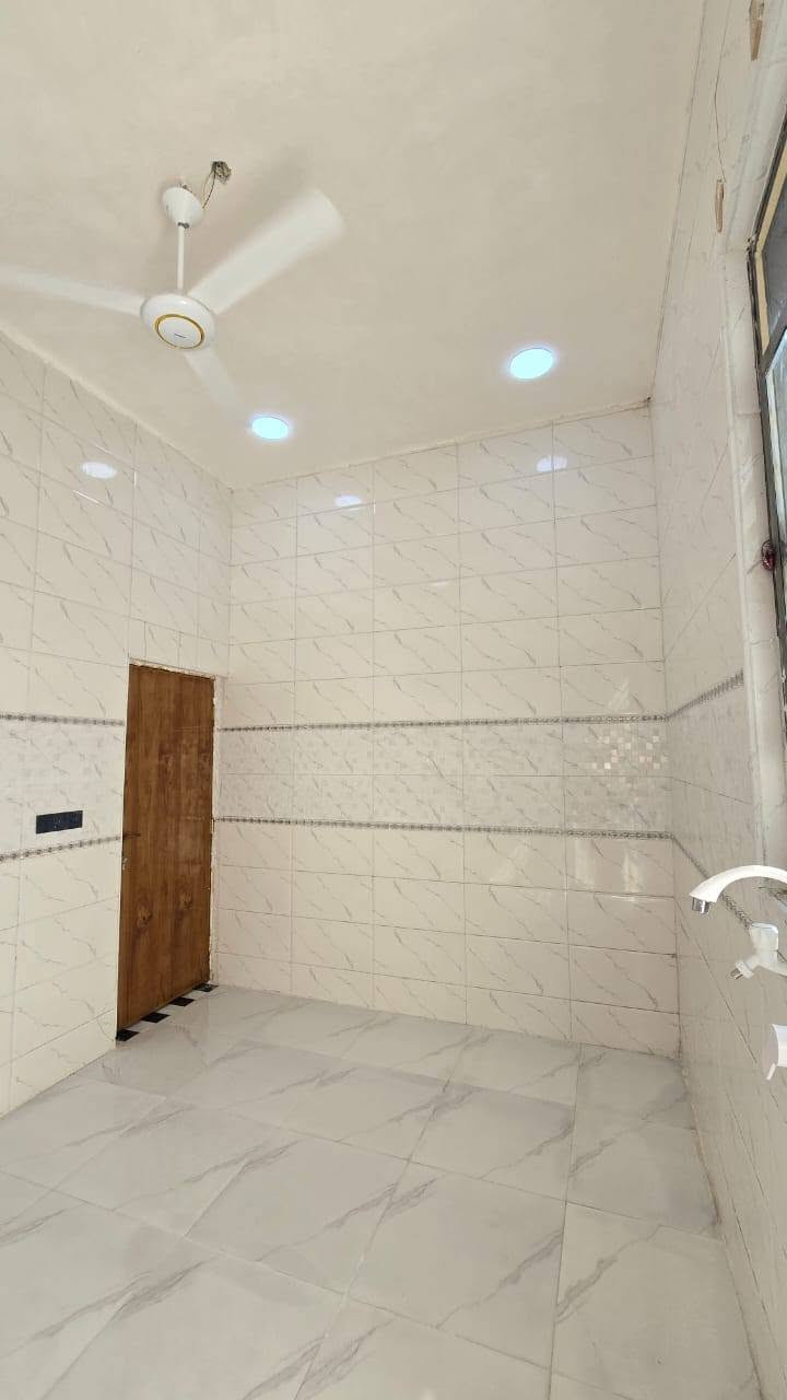 🏠دار للبيع📍دار للبيع 🏠 
🔶 حمدان شارع المركز المساحه 150متر طابو زراعي عراقي كافه الخدمات تبليط ماء كهرباء غرفتين وصاله وستقبال ومطبخ وصحيات وكراج شغل درجه أولى السعر 85 للتواصل واتساب فقط متواجد ***********
