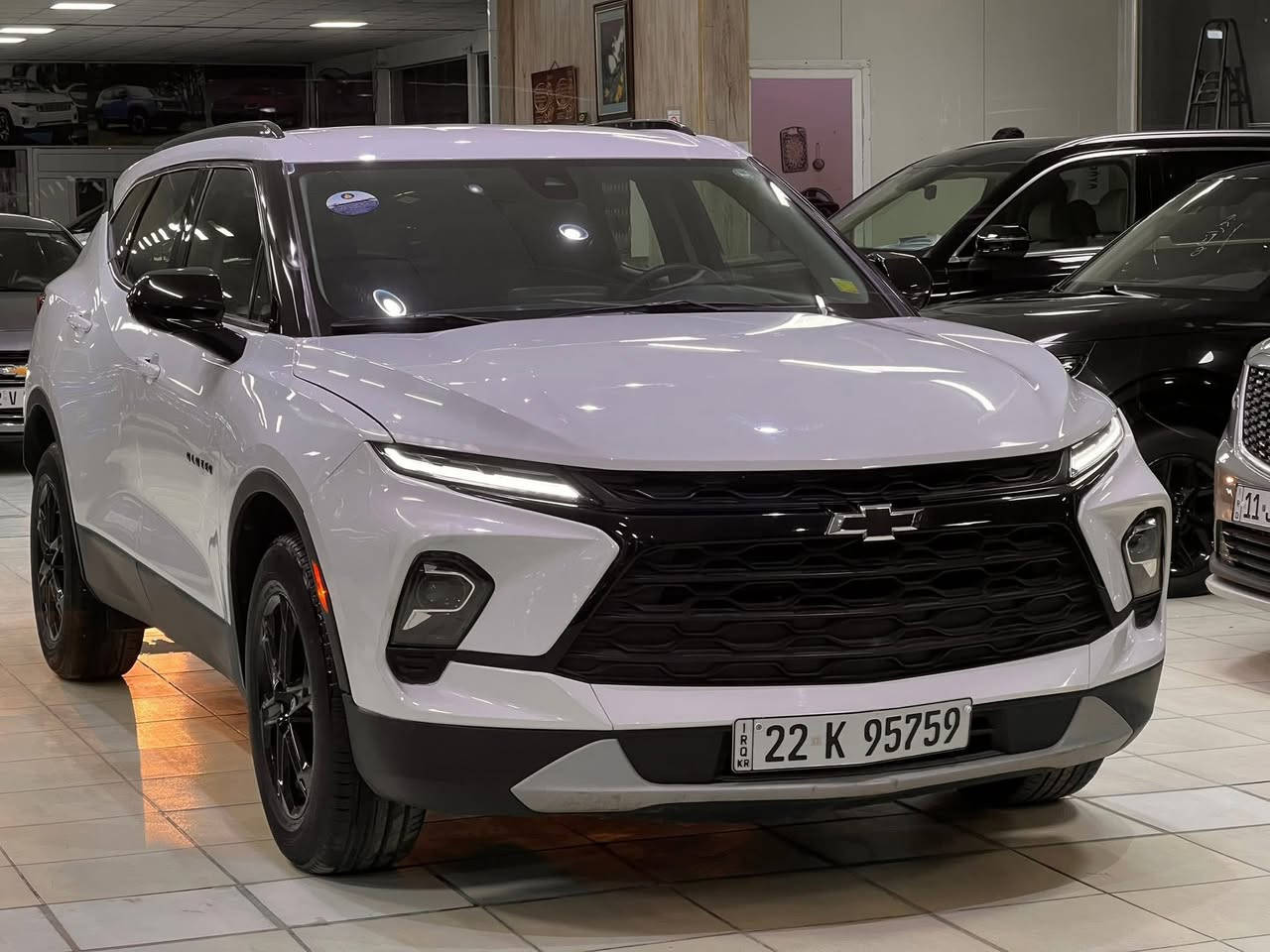 السلام عليكم ورحمة الله وبركاته.
#معرض_ابن_شعبان_لتجارة_السيارات.____________________________
✅اسم السيارة : شوفرليت بلايزر 
✅الموديل :  2023
✅الفئة :  2LT
✅رقم السيارة : اربيل تحويل ملكية او وكالة ✅حسب الرغبة
✅السعر :   205  ورقه
✅الضرر : الباب و الجاملغ الامامي الايمن  تبديل نفس اللون
✅عداد المسافة : 24 الف ميل
✅الايرباكات :ضرر ايرباك  الدركة و البردة
______________________________________
🔻1-حجم المحرك 4 سلندر 2000 تيربو 
🔻2-ويل كب حجم 18 مع طقم تايرة بحالة 🔻ممتازة 
🔻3-بصمة ابواب و بصمة تشغيل  
🔻4-لايتات زينون عالي ناصي اصل 
🔻5-غرفة السيارة مخمل  اسود
🔻6-تحكم كهربائي للمقاعد السائق 
🔻7-رادار امامي مانع للصتادم
🔻8-تحديد مسار
🔻9-وضعيات متعددة للقيادة
🔻10-شاشة كبيرة الحجم للتحكم بكافة 🔻الايعازات 
 
السعر المطلوب : 205 ورقه 

______________________________________
للأستفسار اكثر : 
الادوات ☎️***********
المبيعات☎️***********‬

🔴العنوان: النجف الاشرف🔴
🔴المدينة المائية🔴
🔴مقابل حي الجامعة🔴
🔴مجاور كافية الزاويه🔴
