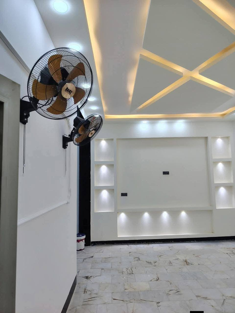 سلام عليكم ورحمة الله بيت طابقين 112 متر
خلف مستشفى ابو مهدي المهندس 🌴
العنوان حي الفتح خلف تجاري مباشر سند ٢٥ كامل خدمات ماء مجاري كهرباء وتبليط تحويل بسمك وقرار محكمه

البناء طابوك جمهوري درجه اولى
ديكورات مغربيه ارضيه مرمر واجه ملكيه

البناء فول بس جيب ملابسك وكعد

تفاصيل البيت

استقبال وصاله ومطبخ وصحيات داخليه وخارجيه ومنور

الطابق الأول
٣ غرف نوم وصاله وصحيات وسطحين

الاستفسار***********

بسعر مغري بلاش
