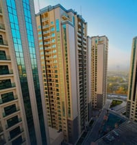 مجمع رويال ستي شقه مساحه ١٨١م برج ٨ طابق عالي اطلالتين الها غرفتين نوم...