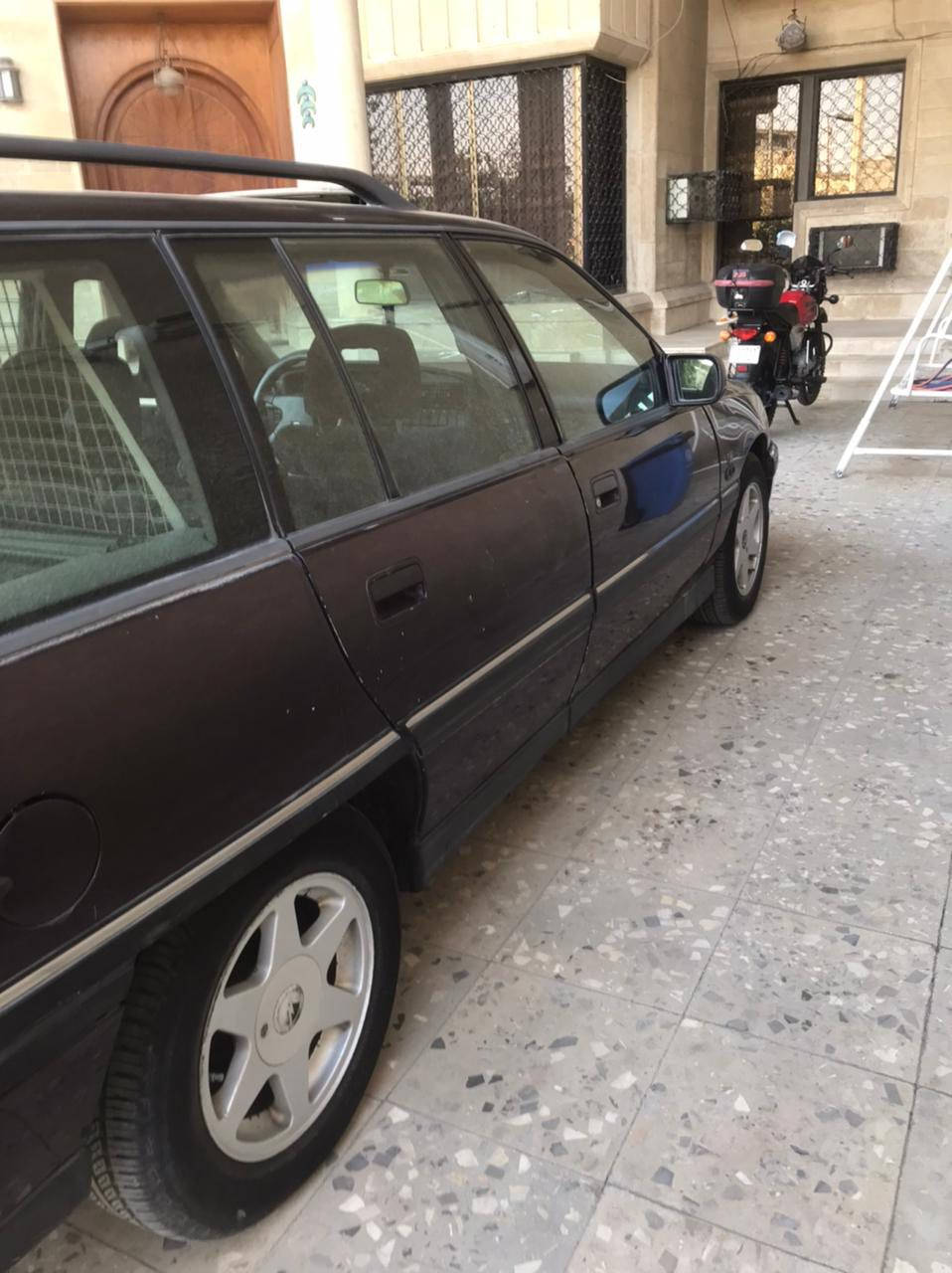 السلام عليكم سيارة اوميكا ستيشن موديل 93ابلادية مابيهة قطرة صبغ وضع شركة تبريد شغال وارد خليجي تخم تاير باتري جديد متصرف عليهة ربع كلشي شغال بيهة مكاني بغداد حي الجهاد سعر 52 بيهة مجال ***********
